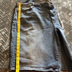 Lane Bryant Medium Wash Denim Shorts Size 28
